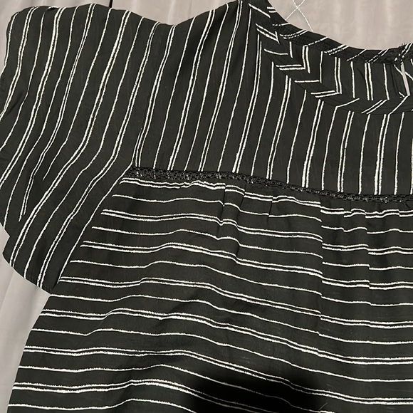 Ava&viv flutter sleeve top - Picture 2 of 3